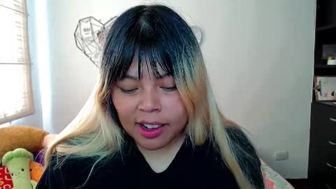 Snapshot of elymoon chatting on 19, 12, 2025 Ely online show from 19, 12, 2025