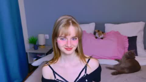 Snapshot of elza_hofffman chatting on 19, 4, 2026 Chloyka online show from 19, 4, 2026