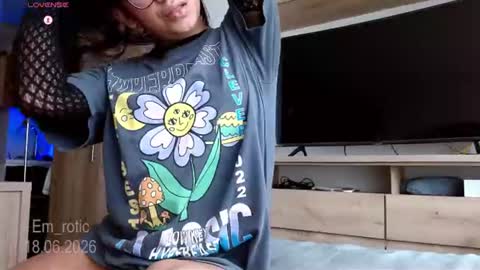 Snapshot of em_rotic chatting on 18, 6, 2026 Emilia online show from 18, 6, 2026