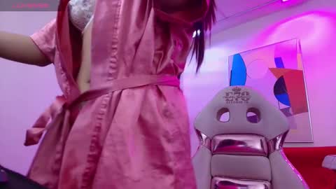 Ema louisx  online show from 19, 10, 2025