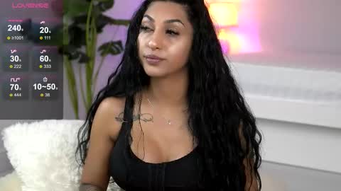 Snapshot of emahallee chatting on 16, 9, 2025 Ema online show from 16, 9, 2025