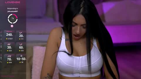 Snapshot of emahallee chatting on 25, 9, 2025 Ema online show from 25, 9, 2025