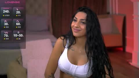 Snapshot of emahallee chatting on 27, 9, 2025 Ema online show from 27, 9, 2025