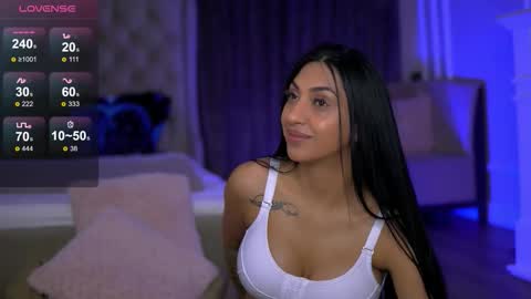 Snapshot of emahallee chatting on 29, 9, 2025 Ema online show from 29, 9, 2025