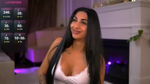 Snapshot of emahallee chatting on 15, 10, 2025 Ema online show from 15, 10, 2025