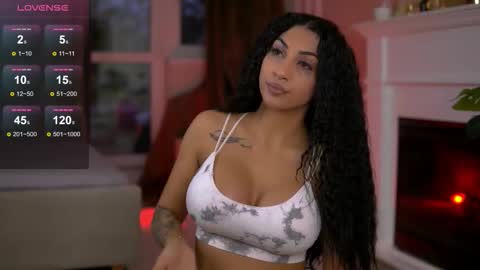 Snapshot of emahallee chatting on 20, 11, 2025 Ema online show from 20, 11, 2025