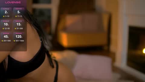 Snapshot of emahallee chatting on 21, 11, 2025 Ema online show from 21, 11, 2025