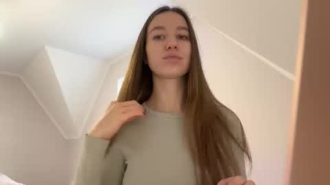 Snapshot of emberfamn chatting on 16, 12, 2025 Alina online show from 16, 12, 2025