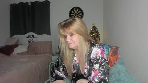 Ember Pheonixxx online show from 29, 12, 2024