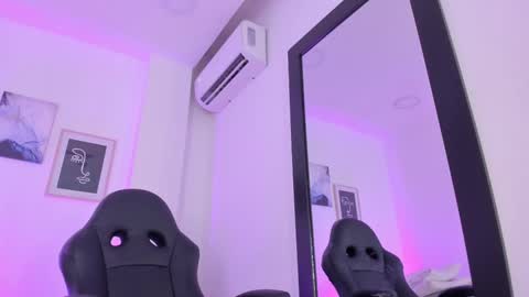Snapshot of emelie_89 chatting on 5, 3, 2025 emelie_89 online show from 5, 3, 2025