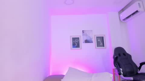 Snapshot of emelie_89 chatting on 7, 3, 2025 emelie_89 online show from 7, 3, 2025