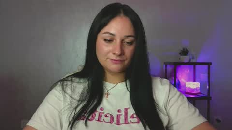 Snapshot of emelyblum chatting on 8, 9, 2025 Emely online show from 8, 9, 2025