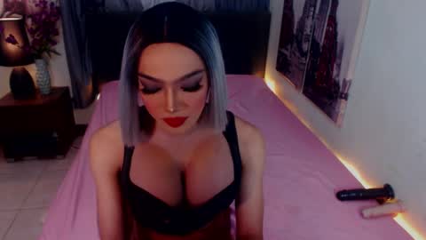 Snapshot of emeraldshemales chatting on 1, 4, 2026 Emerald online show from 1, 4, 2026