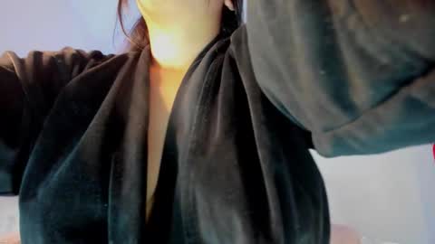 Snapshot of emiily15_ chatting on 18, 11, 2025 Emi online show from 18, 11, 2025