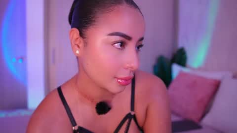 Snapshot of emiily_bell chatting on 11, 7, 2026 online show from 11, 7, 2026