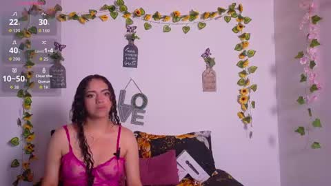 Snapshot of emiily_curly chatting on 7, 7, 2026 Emily online show from 7, 7, 2026