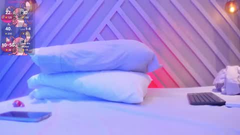 Snapshot of emiily_monroe chatting on 8, 11, 2025 Emily online show from 8, 11, 2025