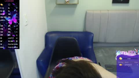 Snapshot of emilee_star chatting on 5, 2, 2025 Emilee online show from 5, 2, 2025
