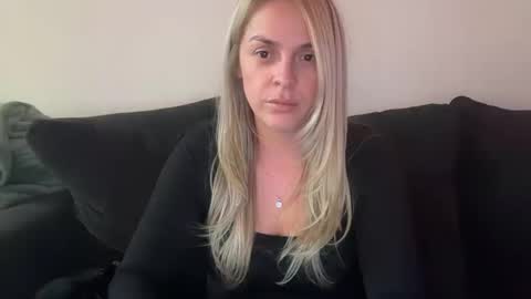 Snapshot of emilelovesyou chatting on 15, 10, 2025 emilelovesyou online show from 15, 10, 2025