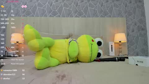 Emili Lenus online show from 25, 2, 2025