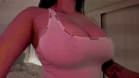 Snapshot of emilia_ghendle chatting on 18, 11, 2025 Emilia Big Boobs online show from 18, 11, 2025