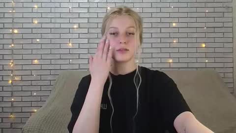 Snapshot of emiliaduchess chatting on 10, 12, 2024 Amili online show from 10, 12, 2024