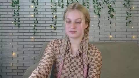 Snapshot of emiliaduchess chatting on 13, 12, 2024 Amili online show from 13, 12, 2024