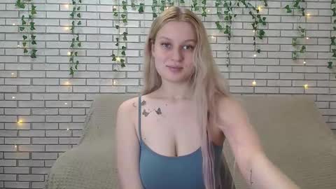 Snapshot of emiliaduchess chatting on 15, 12, 2024 Amili online show from 15, 12, 2024