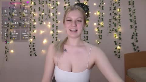 Snapshot of emiliaduchess chatting on 7, 3, 2025 Amili online show from 7, 3, 2025