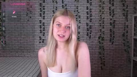 Snapshot of emiliaduchess chatting on 24, 9, 2025 Amili online show from 24, 9, 2025