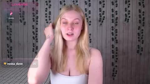 Snapshot of emiliaduchess chatting on 23, 10, 2025 Amili online show from 23, 10, 2025