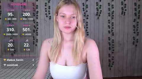 Snapshot of emiliaduchess chatting on 17, 11, 2025 Amili online show from 17, 11, 2025