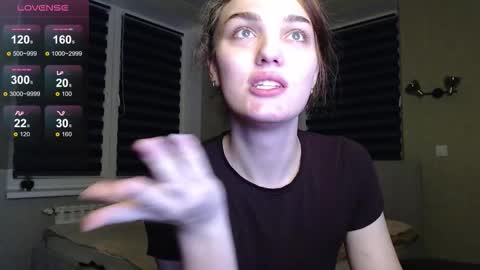 Snapshot of emiliarhodes chatting on 19, 10, 2025 Emi online show from 19, 10, 2025