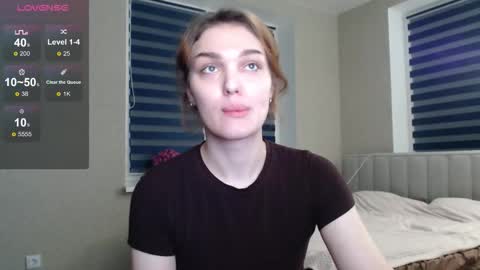 Snapshot of emiliarhodes chatting on 25, 10, 2025 Emi online show from 25, 10, 2025