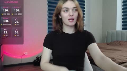 Snapshot of emiliarhodes chatting on 5, 11, 2025 Emi online show from 5, 11, 2025