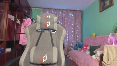 Snapshot of emiliyaqueen chatting on 25, 11, 2025 Emiliya online show from 25, 11, 2025