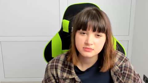 Snapshot of emilli_moon chatting on 18, 5, 2026 Emmi online show from 18, 5, 2026