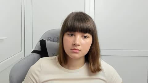 Snapshot of emilli_moon chatting on 20, 5, 2026 Emmi online show from 20, 5, 2026