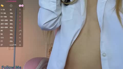 Snapshot of emilly___ chatting on 3, 3, 2025 Emilly online show from 3, 3, 2025