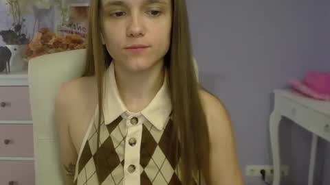 Snapshot of emilly_lust99 chatting on 12, 3, 2025 Emilly online show from 12, 3, 2025