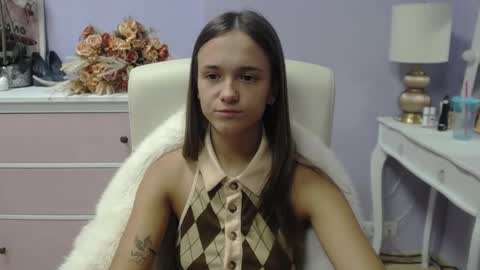 Snapshot of emilly_lust99 chatting on 19, 11, 2025 Emilly online show from 19, 11, 2025