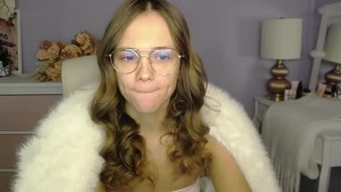 Snapshot of emilly_lust99 chatting on 28, 11, 2025 Emilly online show from 28, 11, 2025