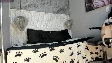 Snapshot of emilly_mell chatting on 15, 9, 2025 emilly_mell online show from 15, 9, 2025