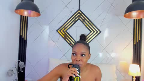 Snapshot of emillydiaz chatting on 19, 11, 2025 Emilly online show from 19, 11, 2025