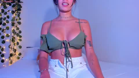 Snapshot of emillyhils1 chatting on 11, 10, 2025 emilly online show from 11, 10, 2025