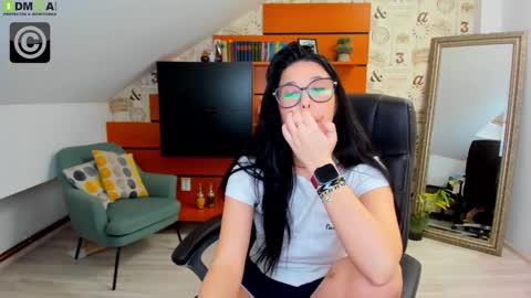 EmillyTaylor online show from 5, 2, 2025