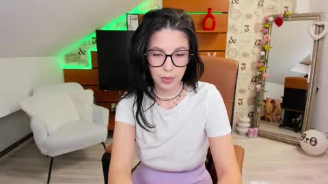 EmillyTaylor online show from 14, 11, 2025