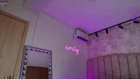 Snapshot of emily_____ chatting on 19, 2, 2025 emily valentina online show from 19, 2, 2025