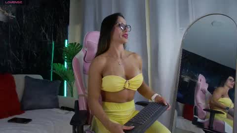 Emily foxx01 online show from 4, 11, 2025