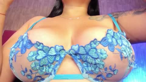 Snapshot of emily_klarence chatting on 7, 2, 2026 Emily online show from 7, 2, 2026